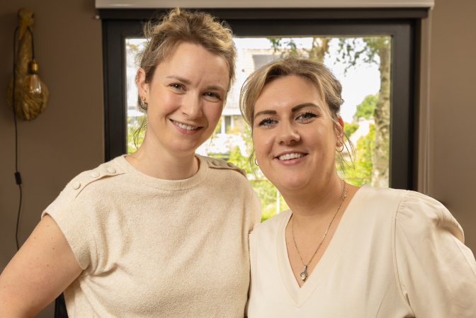Maud & Lonneke De Verloskundigen NLZIET